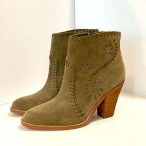 Never worn! Excellent shape!